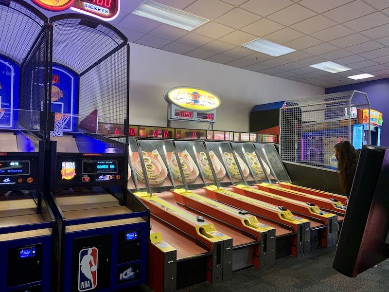 お得なクーポン情報有り ハワイ や グアム でも大人気のチャッキーチーズとは