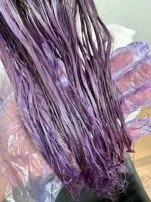 アメリカでセルフカラー 紫シャンプーで美しいブロンドヘアを目指す